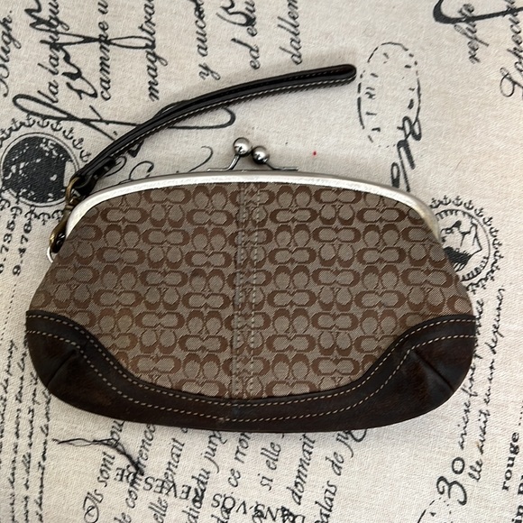 Coach Signature Brown Canvas Suede Trim Kisslock Framed Wristlet -Coin Wallet - Picture 2 of 16